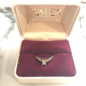 Ladies fourteen karat white gold diamond ring